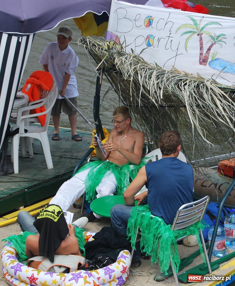 Zdjęcie w galerii na portalu naszraciborz.pl: Pływadła poszły z nurtem wiadomości z regionu