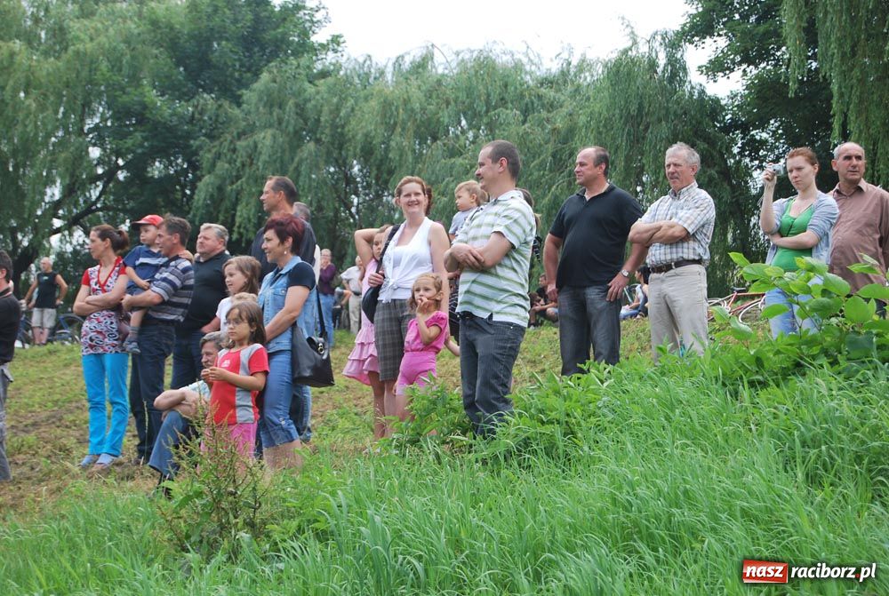 Zdjęcie w galerii na portalu naszraciborz.pl: Pływadła poszły z nurtem wiadomości z regionu