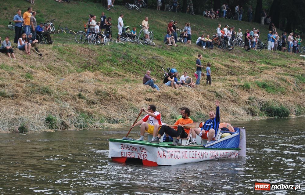 Zdjęcie w galerii na portalu naszraciborz.pl: Pływadła poszły z nurtem wiadomości z regionu