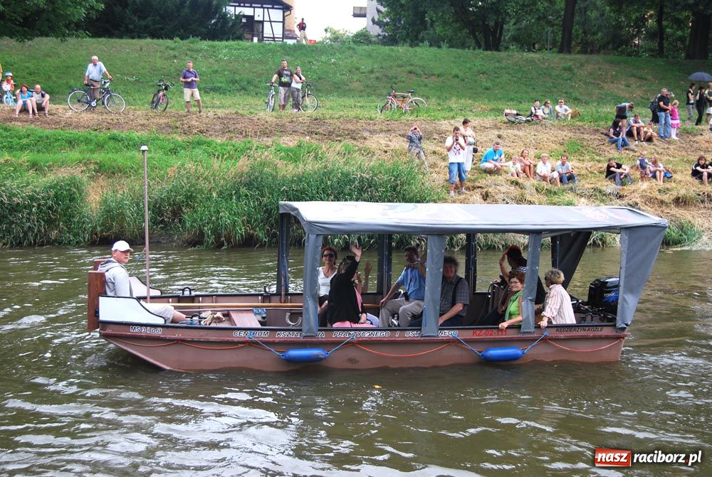 Zdjęcie w galerii na portalu naszraciborz.pl: Pływadła poszły z nurtem wiadomości z regionu