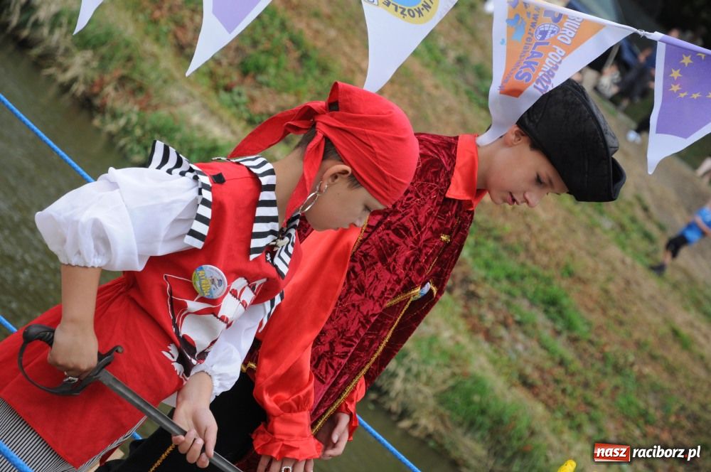 Zdjęcie w galerii na portalu naszraciborz.pl: Pływadła poszły z nurtem wiadomości z regionu