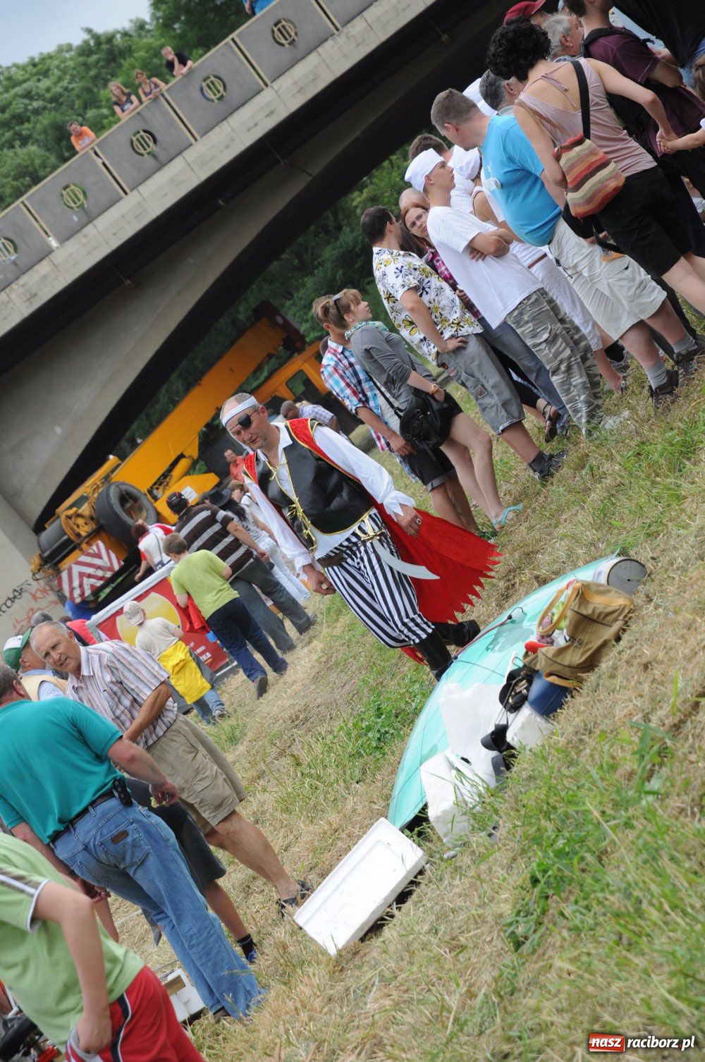 Zdjęcie w galerii na portalu naszraciborz.pl: Pływadła poszły z nurtem wiadomości z regionu