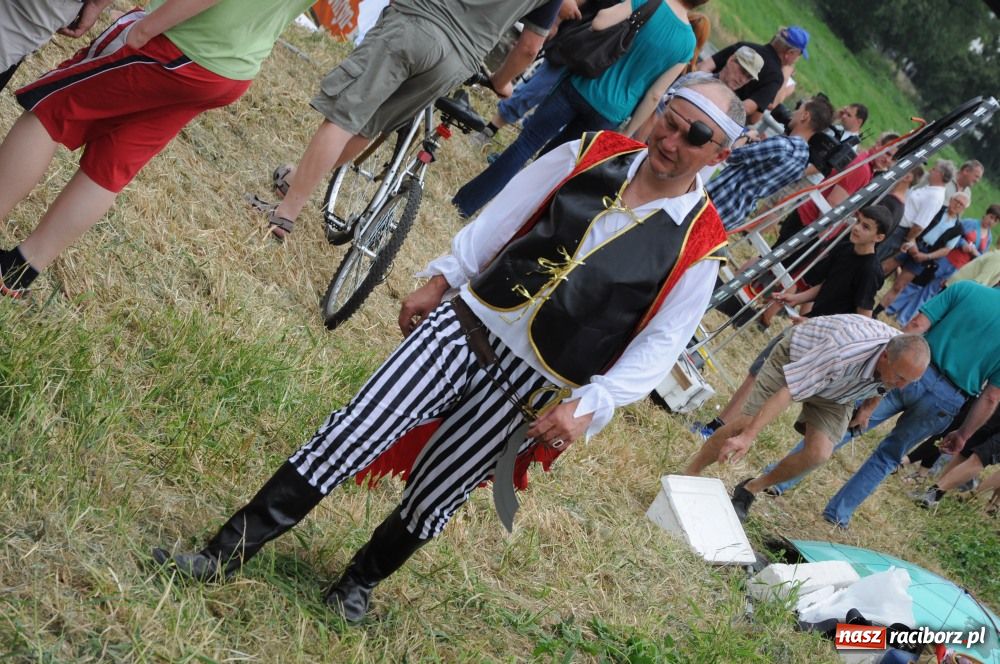 Zdjęcie w galerii na portalu naszraciborz.pl: Pływadła poszły z nurtem wiadomości z regionu