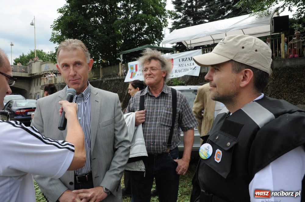 Zdjęcie w galerii na portalu naszraciborz.pl: Pływadła poszły z nurtem wiadomości z regionu