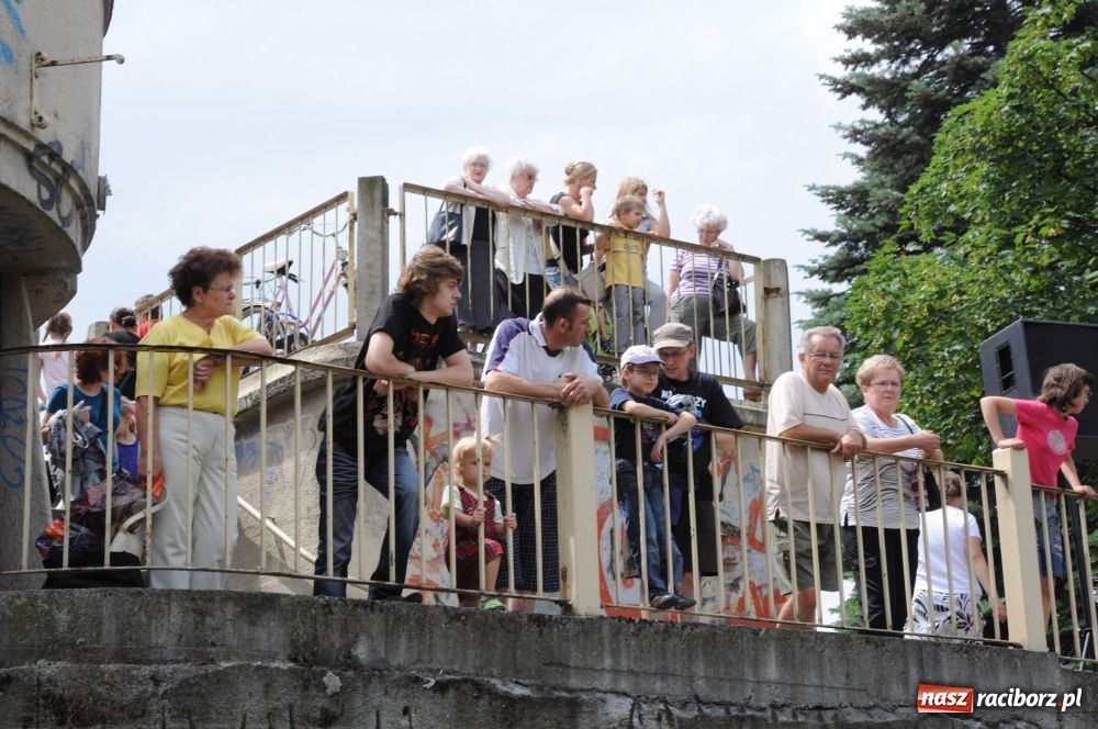 Zdjęcie w galerii na portalu naszraciborz.pl: Pływadła poszły z nurtem wiadomości z regionu