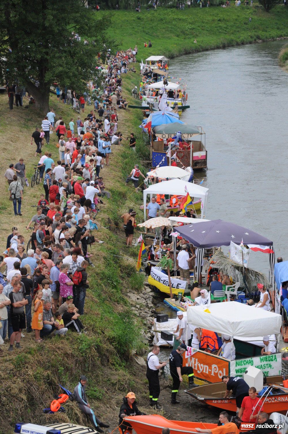 Zdjęcie w galerii na portalu naszraciborz.pl: Pływadła poszły z nurtem wiadomości z regionu