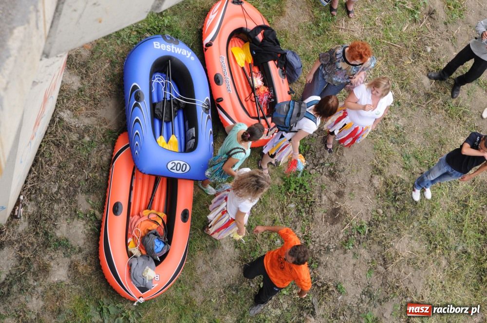 Zdjęcie w galerii na portalu naszraciborz.pl: Pływadła poszły z nurtem wiadomości z regionu