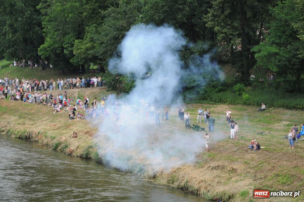Zdjęcie w galerii na portalu naszraciborz.pl: Pływadła poszły z nurtem wiadomości z regionu