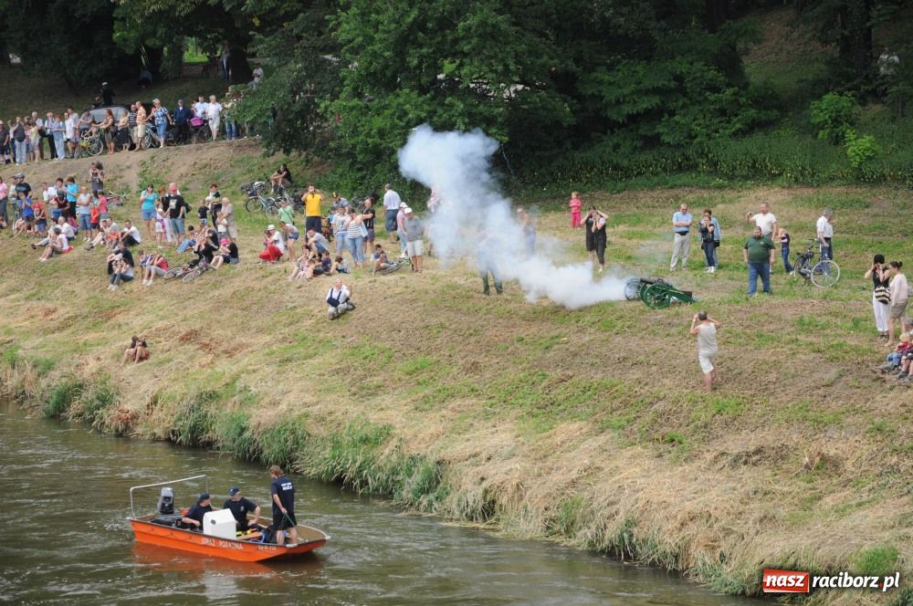 Zdjęcie w galerii na portalu naszraciborz.pl: Pływadła poszły z nurtem wiadomości z regionu