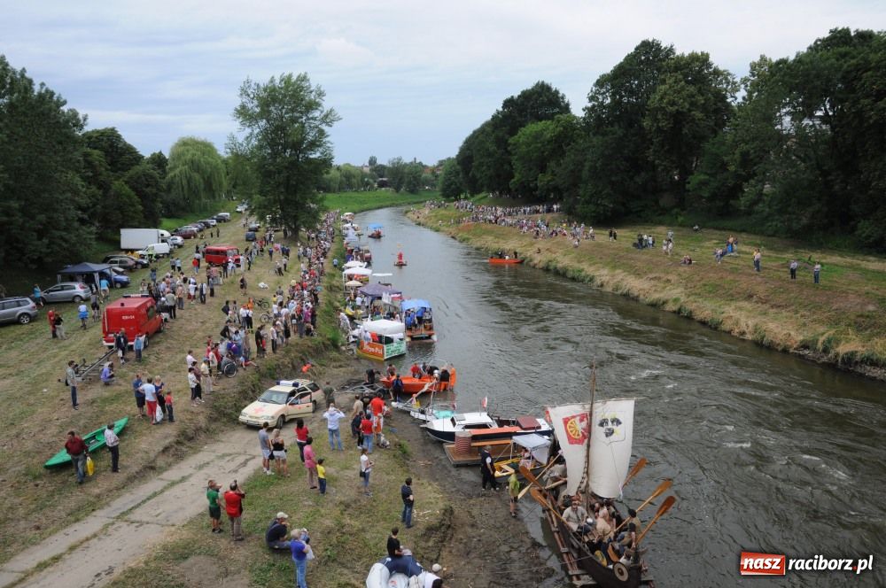 Zdjęcie w galerii na portalu naszraciborz.pl: Pływadła poszły z nurtem wiadomości z regionu