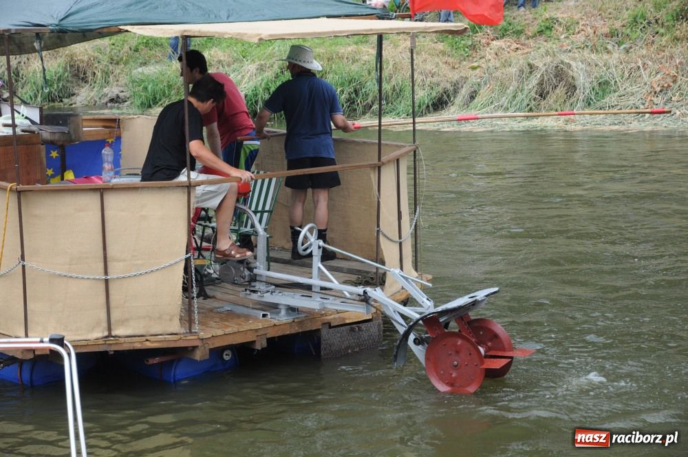 Zdjęcie w galerii na portalu naszraciborz.pl: Pływadła poszły z nurtem wiadomości z regionu
