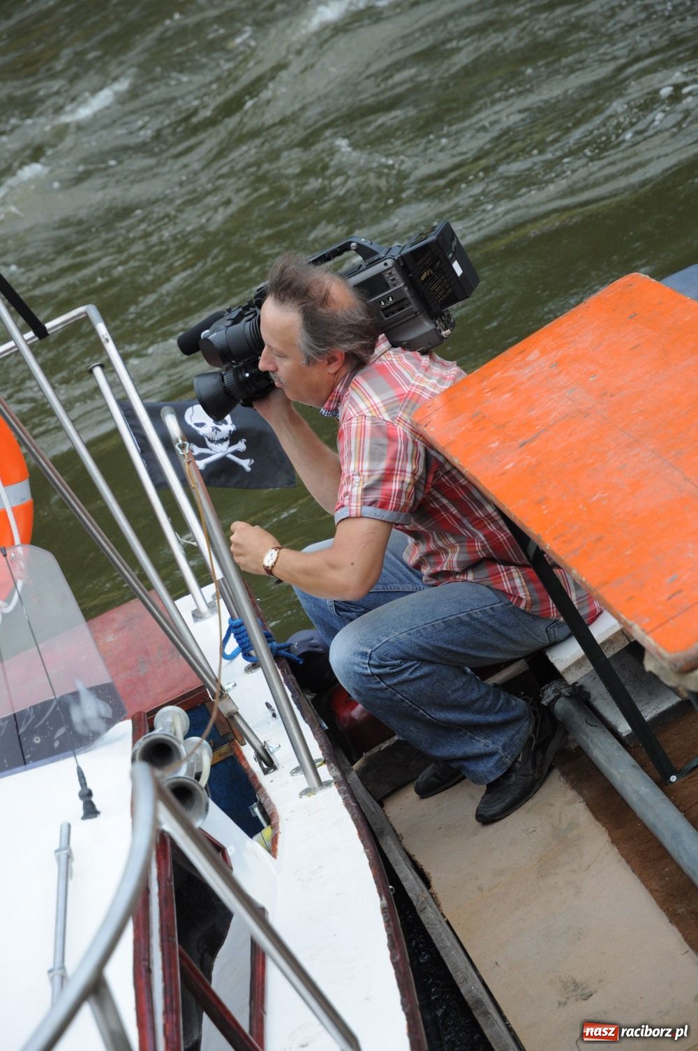 Zdjęcie w galerii na portalu naszraciborz.pl: Pływadła poszły z nurtem wiadomości z regionu