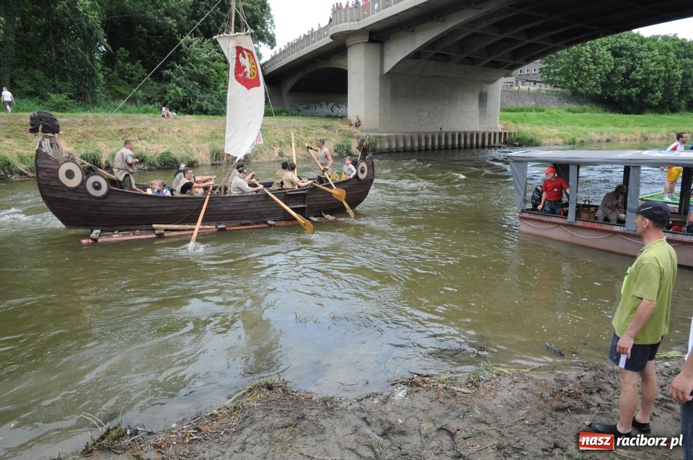 Zdjęcie w galerii na portalu naszraciborz.pl: Pływadła poszły z nurtem wiadomości z regionu