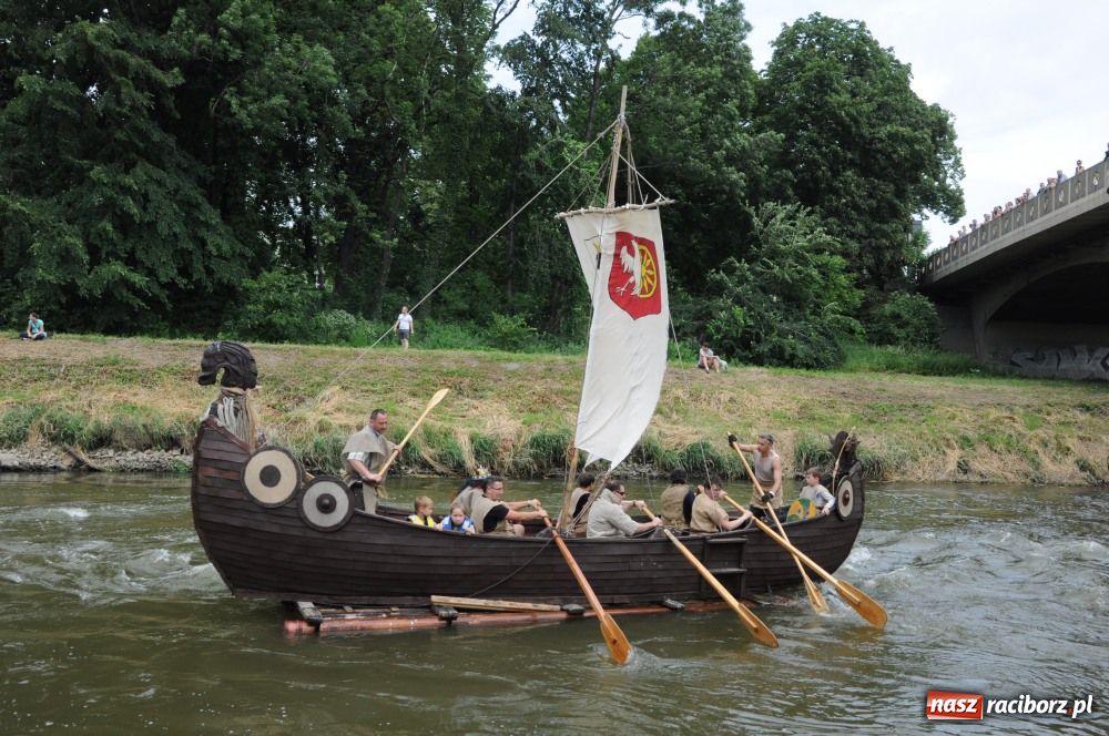 Zdjęcie w galerii na portalu naszraciborz.pl: Pływadła poszły z nurtem wiadomości z regionu