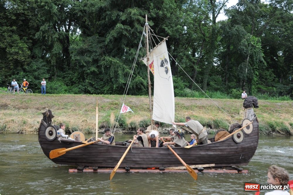 Zdjęcie w galerii na portalu naszraciborz.pl: Pływadła poszły z nurtem wiadomości z regionu
