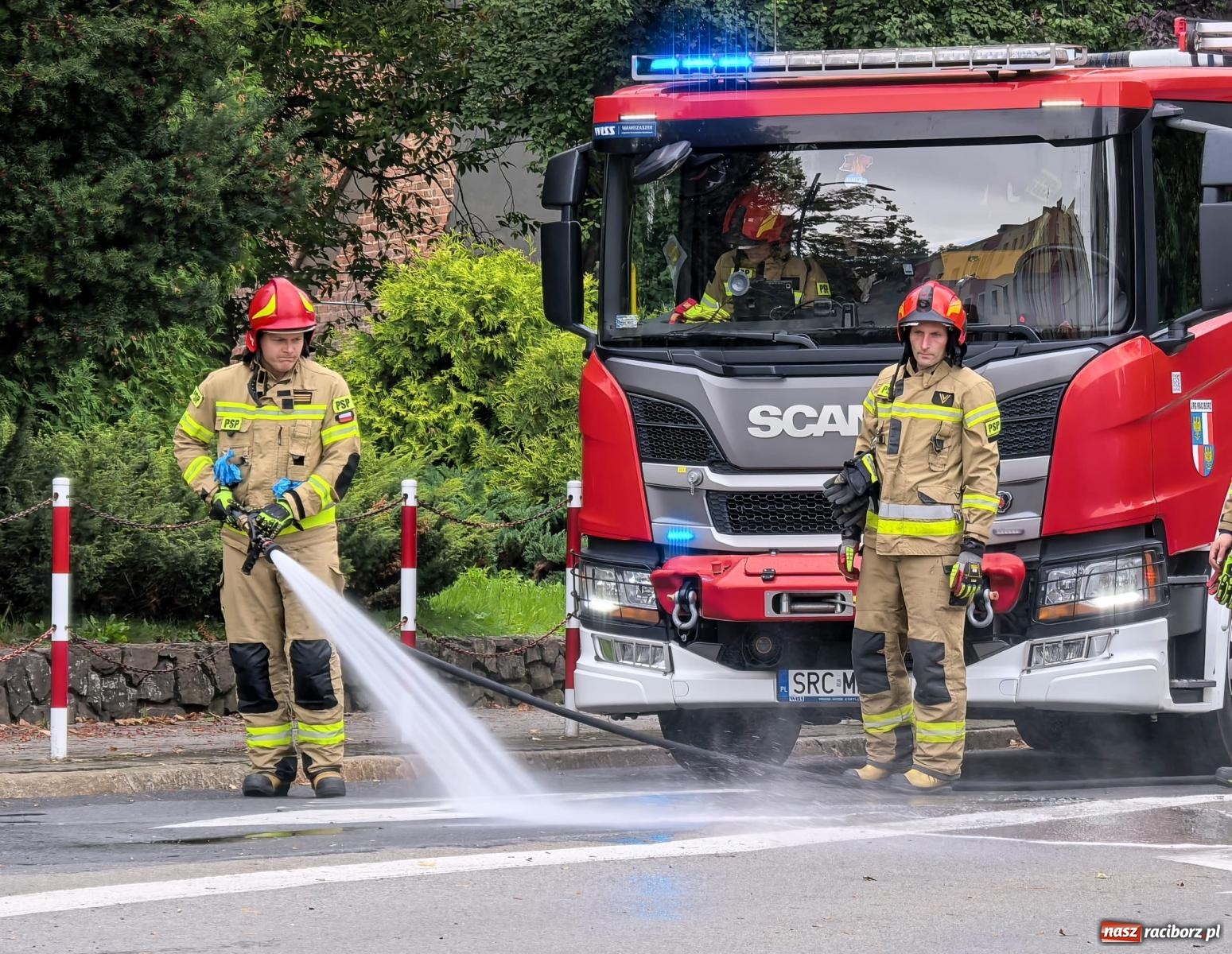 Zdjęcie w galerii na portalu naszraciborz.pl: Siedem interwencji straży pożarnej w powiecie raciborskim. Kolizje, plama oleju i pożar drzewa [FOTO] wiadomości z regionu