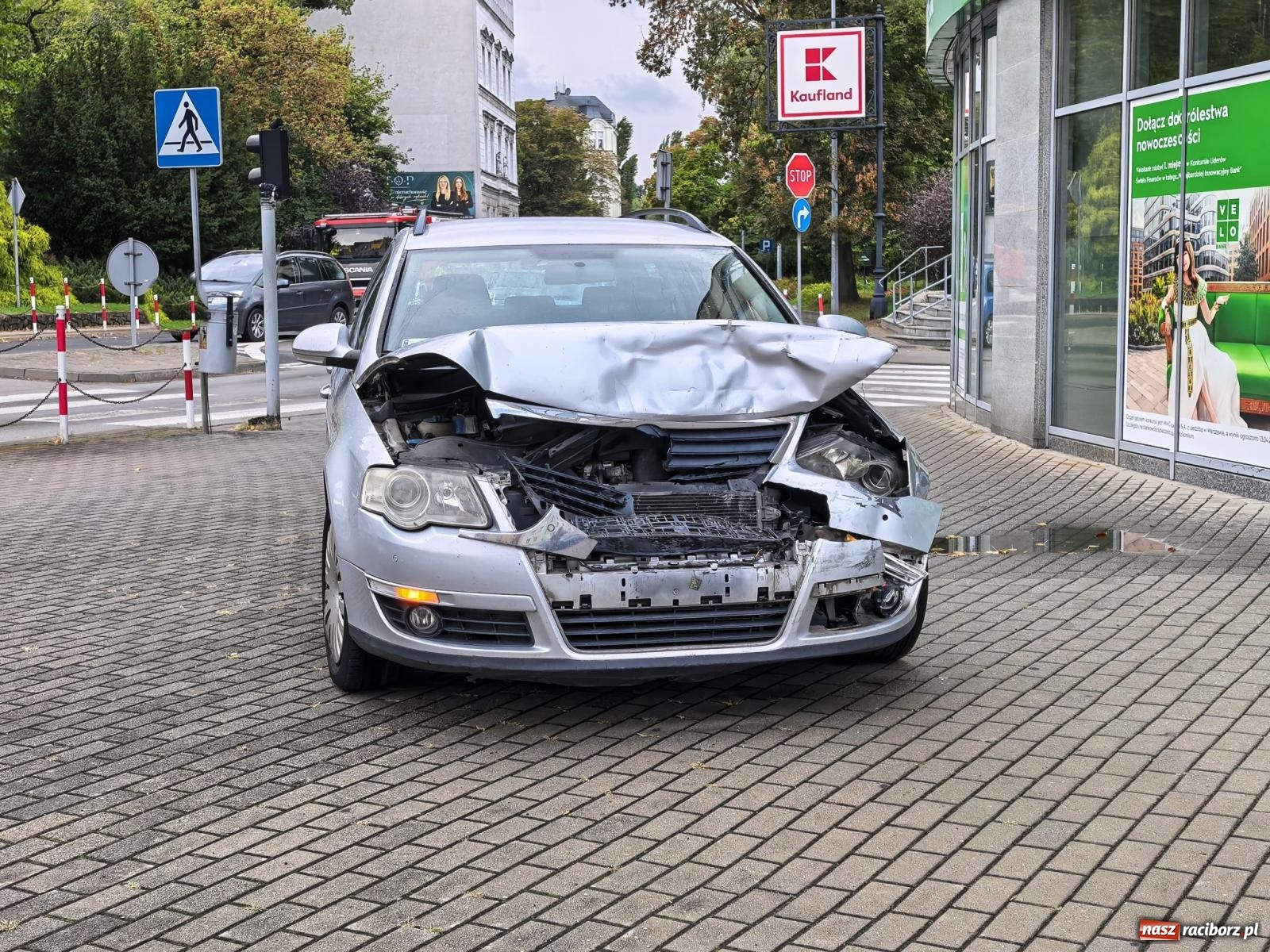 Zdjęcie w galerii na portalu naszraciborz.pl: Siedem interwencji straży pożarnej w powiecie raciborskim. Kolizje, plama oleju i pożar drzewa [FOTO] wiadomości z regionu