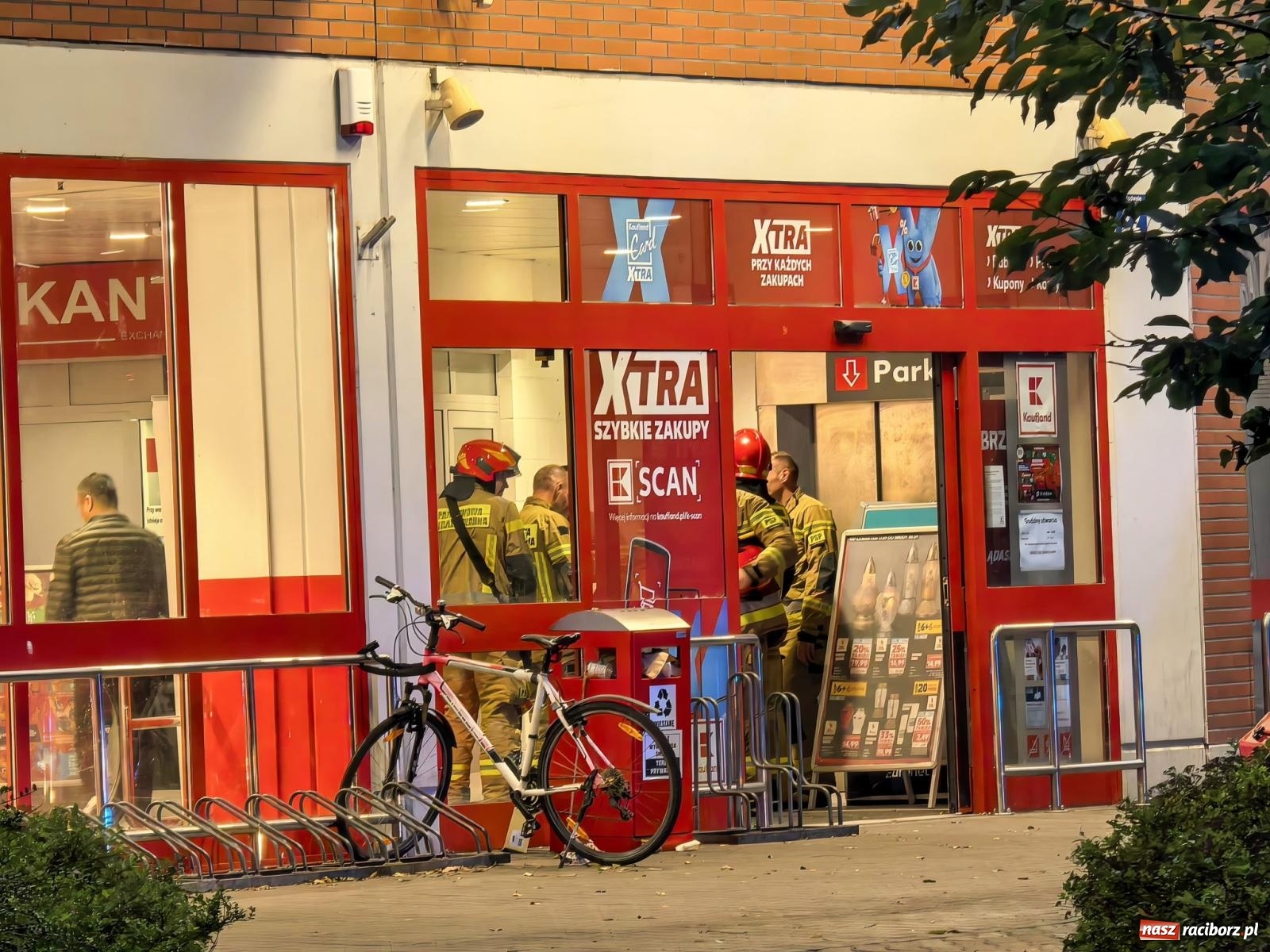 Zdjęcie w galerii na portalu naszraciborz.pl: Siedem interwencji straży pożarnej w powiecie raciborskim. Kolizje, plama oleju i pożar drzewa [FOTO] wiadomości z regionu