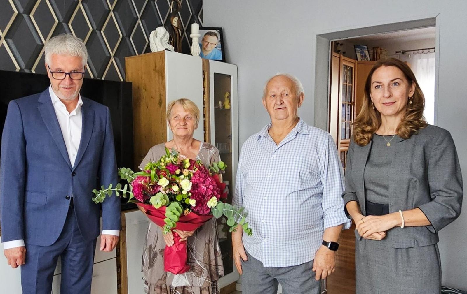Zdjęcie w galerii na portalu naszraciborz.pl: Barbara i Bolesław Szkwara świętują 55 lat małżeństwa wiadomości z regionu
