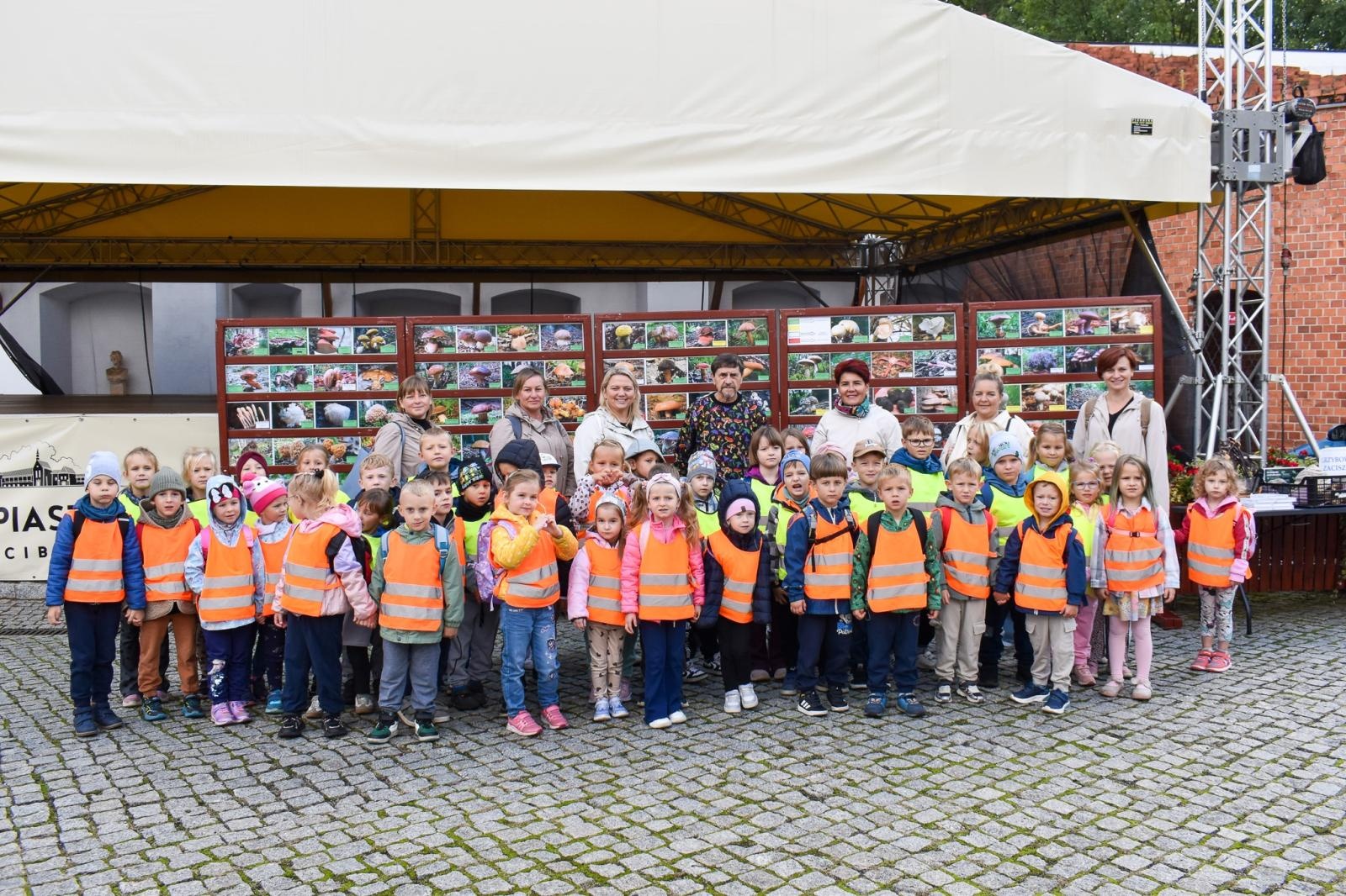 Zdjęcie w galerii na portalu naszraciborz.pl: Bezpieczne Grzybobranie 2026. Edukacja, zdrowie i bezpieczeństwo na Zamku Piastowskim wiadomości z regionu