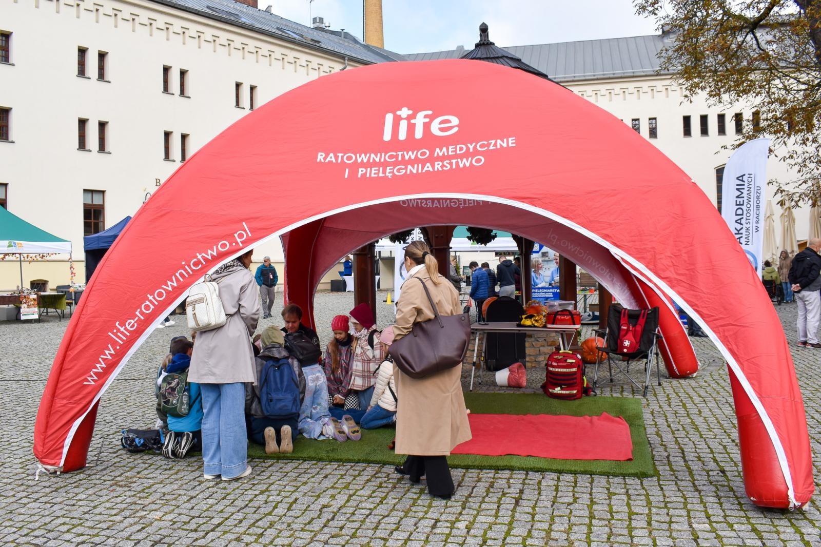 Zdjęcie w galerii na portalu naszraciborz.pl: Bezpieczne Grzybobranie 2026. Edukacja, zdrowie i bezpieczeństwo na Zamku Piastowskim wiadomości z regionu