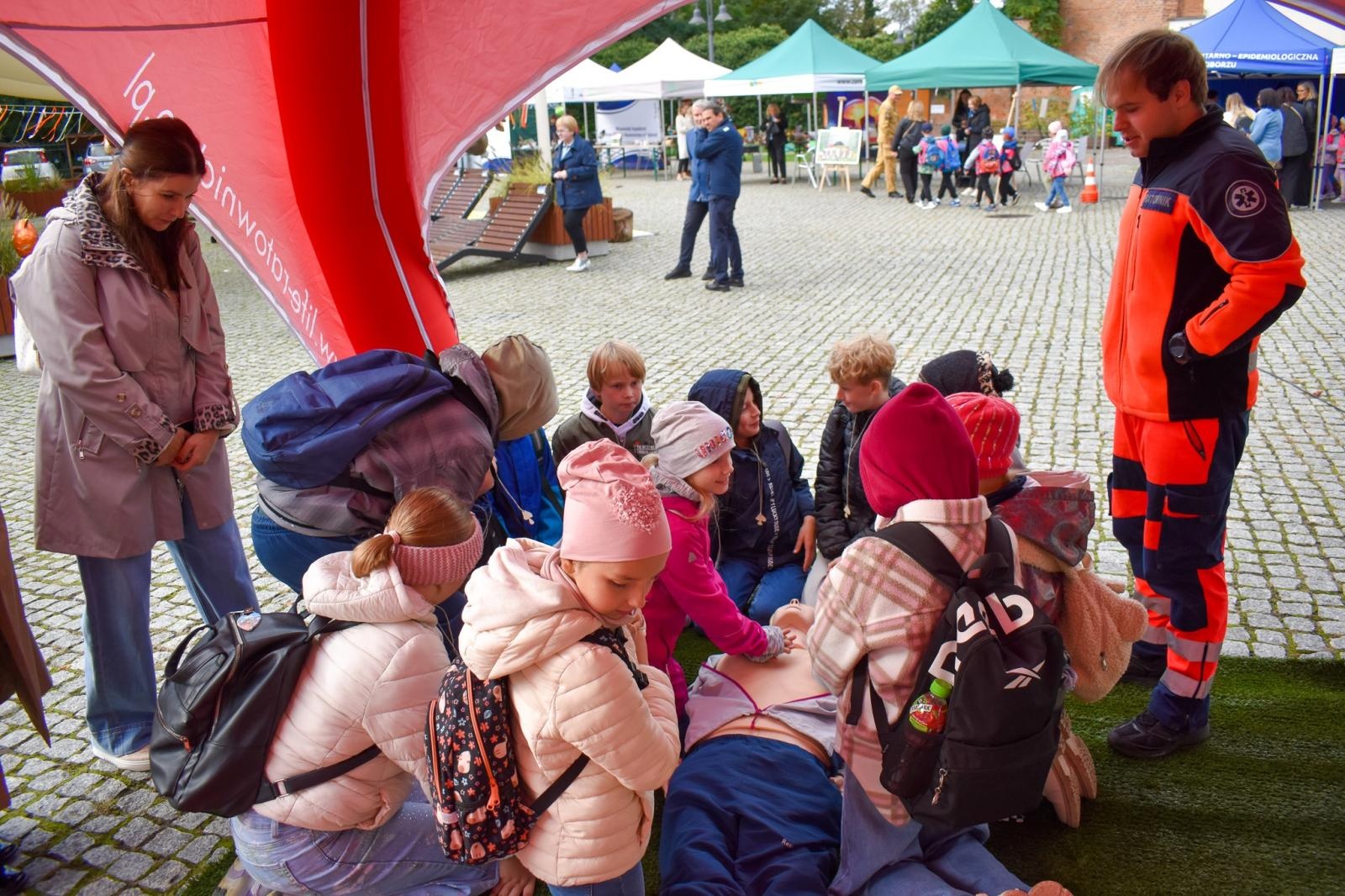 Zdjęcie w galerii na portalu naszraciborz.pl: Bezpieczne Grzybobranie 2026. Edukacja, zdrowie i bezpieczeństwo na Zamku Piastowskim wiadomości z regionu
