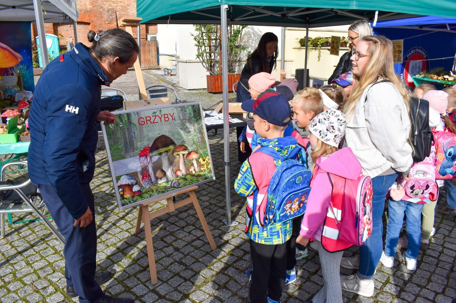 Zdjęcie w galerii na portalu naszraciborz.pl: Bezpieczne Grzybobranie 2026. Edukacja, zdrowie i bezpieczeństwo na Zamku Piastowskim wiadomości z regionu