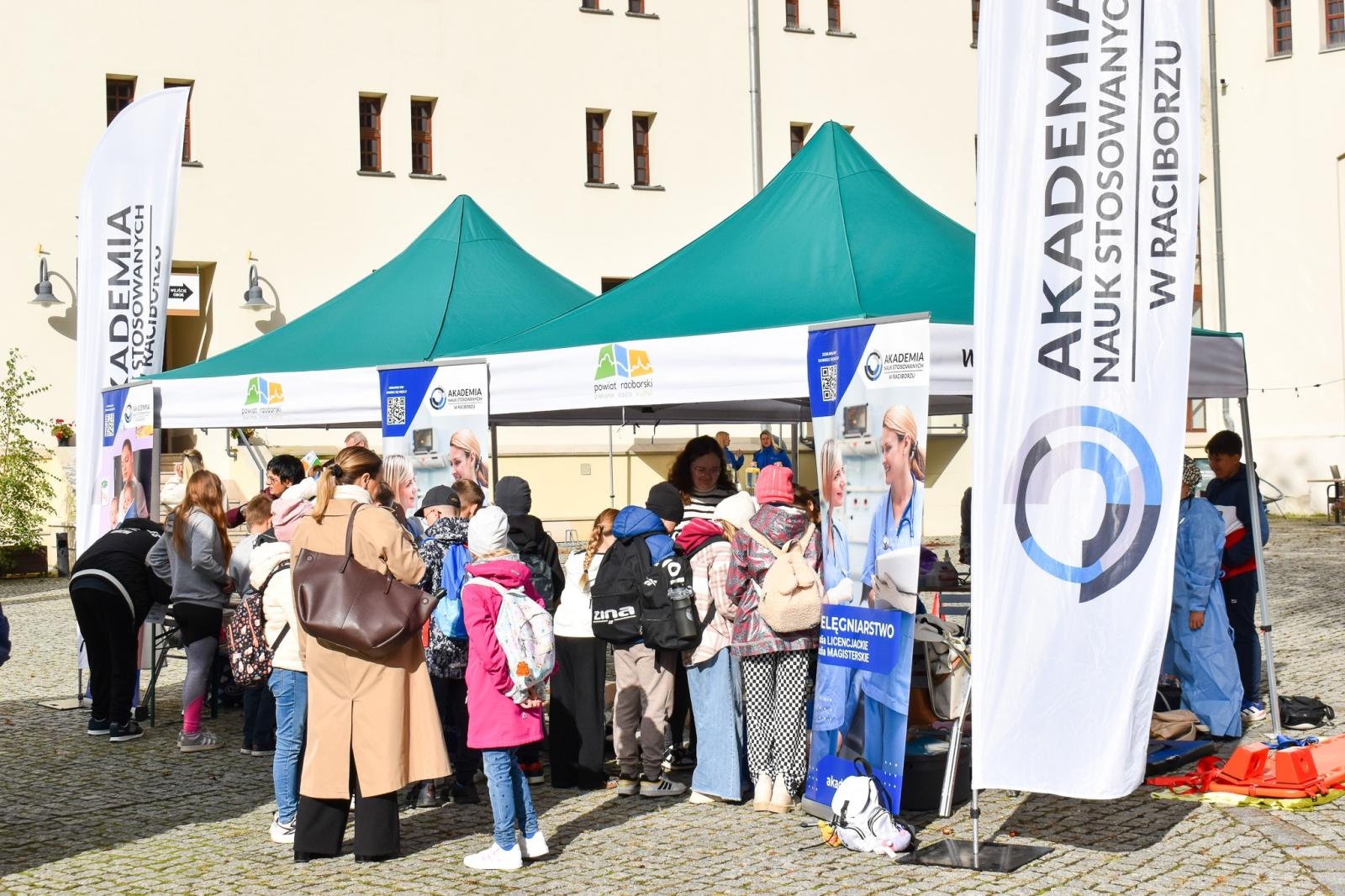 Zdjęcie w galerii na portalu naszraciborz.pl: Bezpieczne Grzybobranie 2026. Edukacja, zdrowie i bezpieczeństwo na Zamku Piastowskim wiadomości z regionu