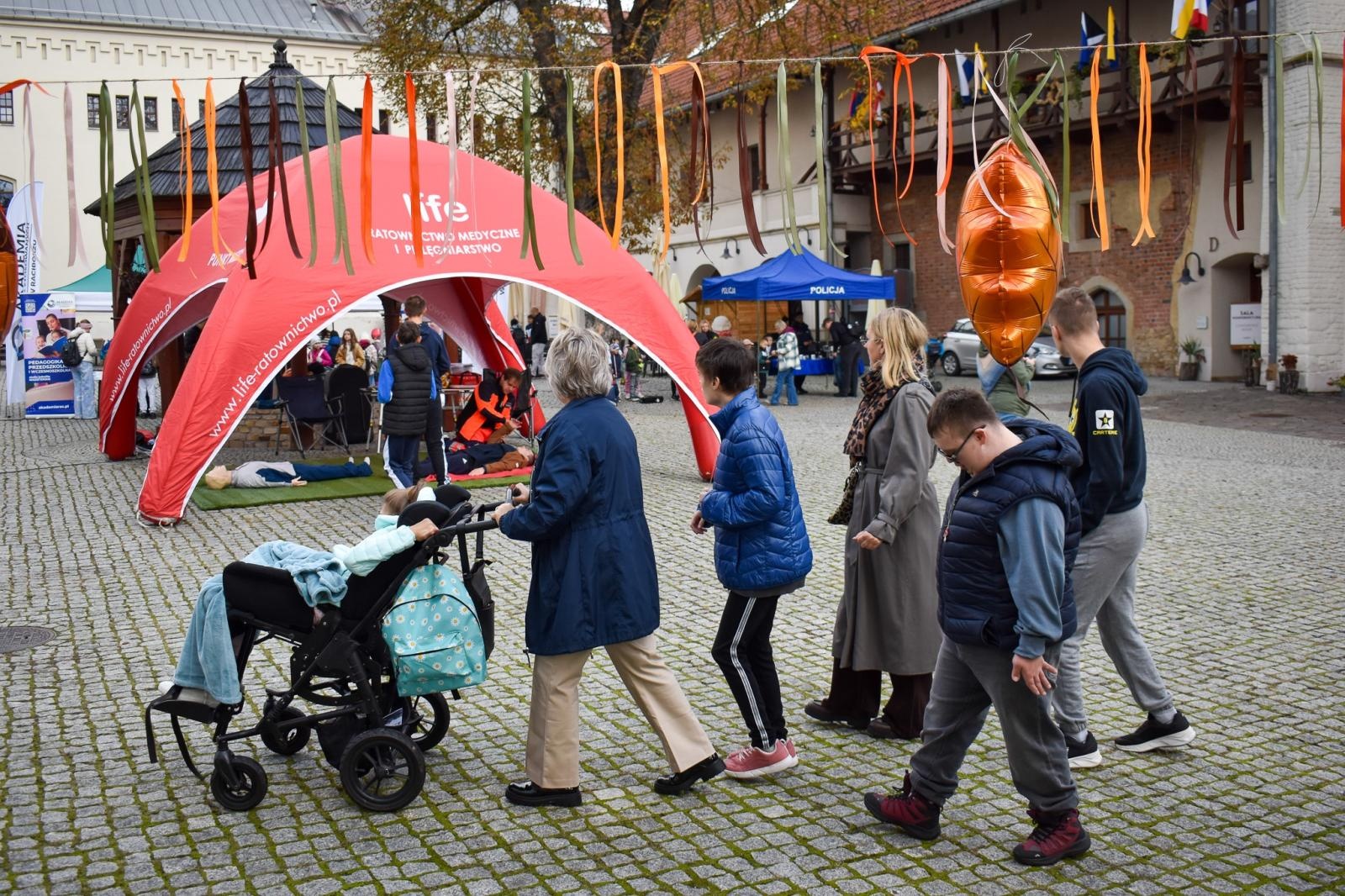 Zdjęcie w galerii na portalu naszraciborz.pl: Bezpieczne Grzybobranie 2026. Edukacja, zdrowie i bezpieczeństwo na Zamku Piastowskim wiadomości z regionu