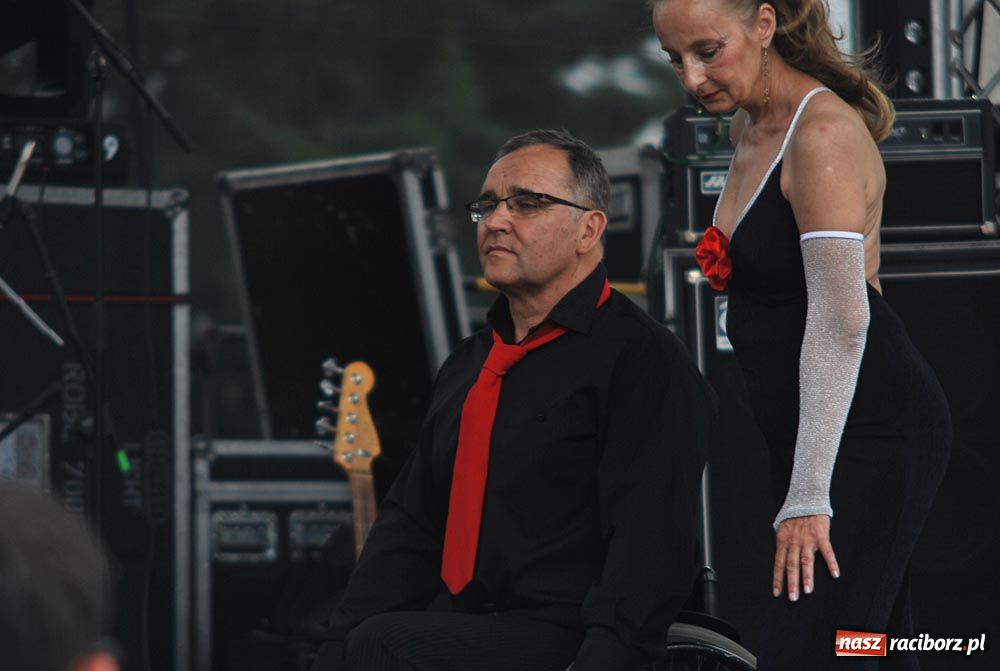 Zdjęcie w galerii na portalu naszraciborz.pl: Barwny korowód tancerzy i uczniów wiadomości z regionu