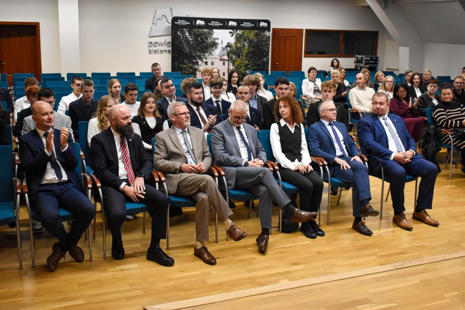 Zdjęcie w galerii na portalu naszraciborz.pl: Nagrody starosty dla 45 uczniów. Uroczystość na Zamku Piastowskim wiadomości z regionu