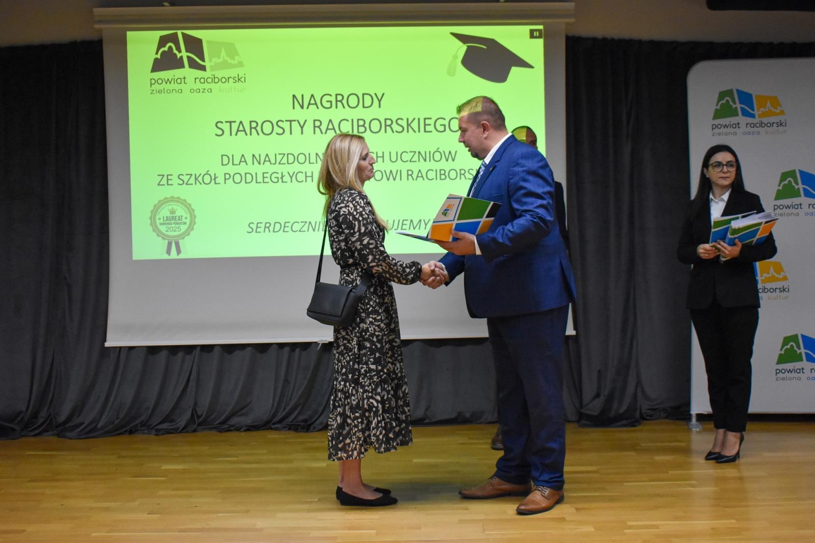 Zdjęcie w galerii na portalu naszraciborz.pl: Nagrody starosty dla 45 uczniów. Uroczystość na Zamku Piastowskim wiadomości z regionu