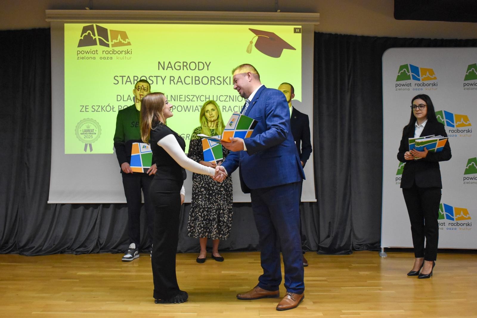 Zdjęcie w galerii na portalu naszraciborz.pl: Nagrody starosty dla 45 uczniów. Uroczystość na Zamku Piastowskim wiadomości z regionu