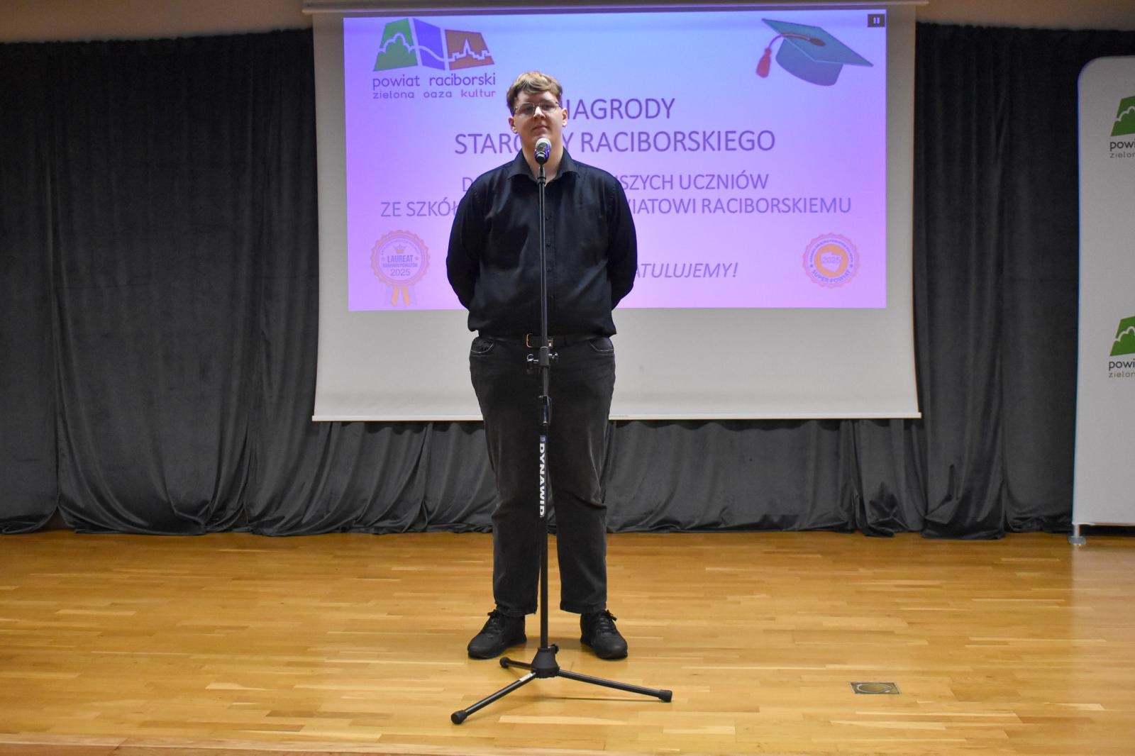 Zdjęcie w galerii na portalu naszraciborz.pl: Nagrody starosty dla 45 uczniów. Uroczystość na Zamku Piastowskim wiadomości z regionu