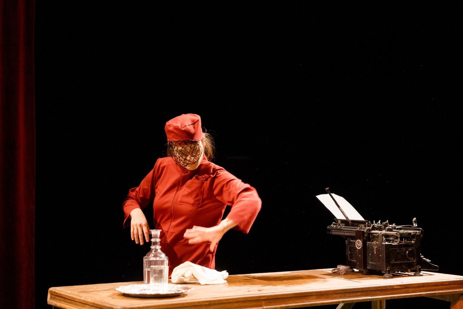 Zdjęcie w galerii na portalu naszraciborz.pl: Tańczyła Charlestona, czyli rzecz o tajemniczym zniknięciu Agathy Christie - V Ogólnopolski Festiwal Teatralny OFF-ka 2026 wiadomości z regionu