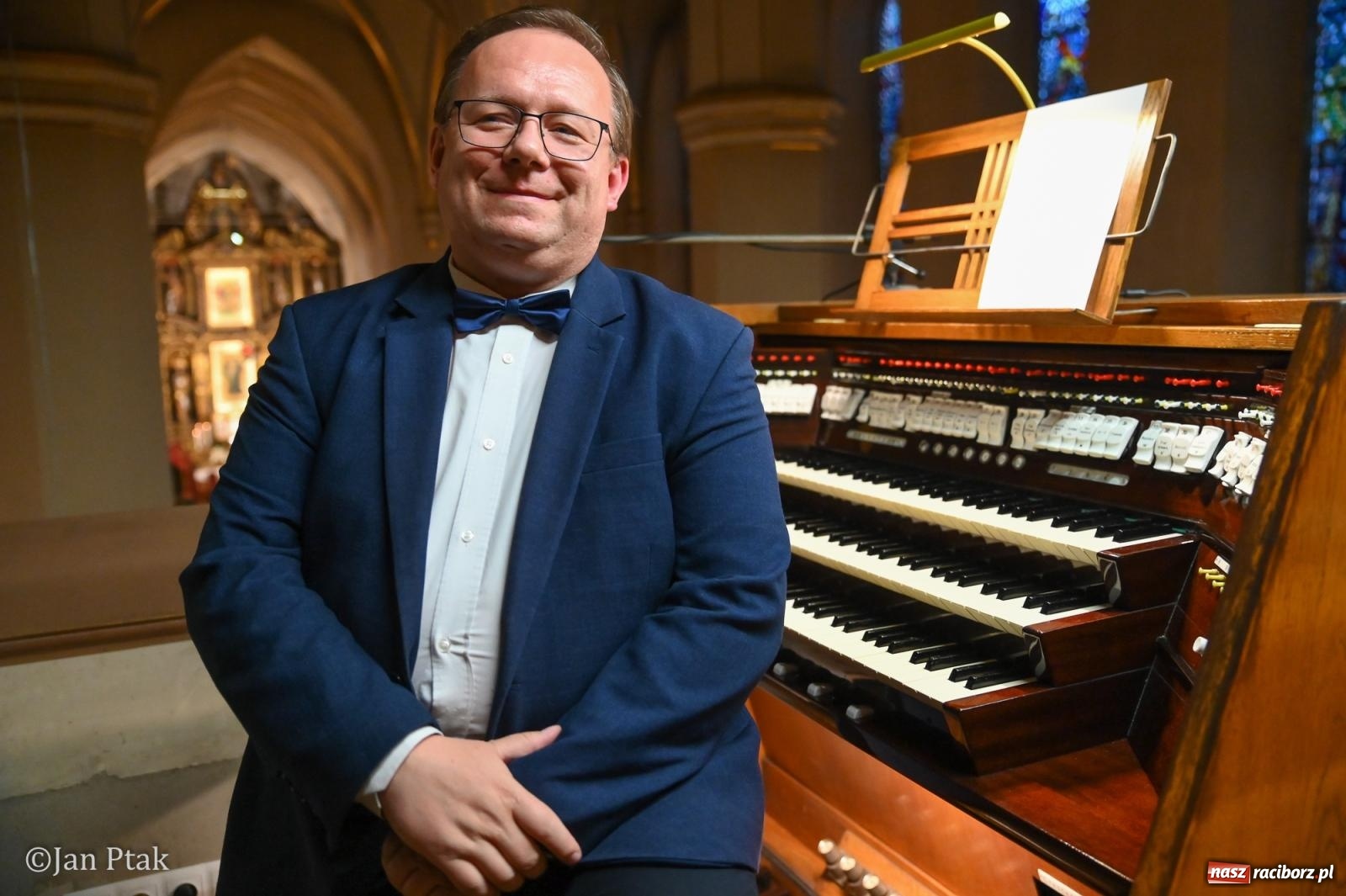 Zdjęcie w galerii na portalu naszraciborz.pl: Organy i tenor zabrzmiały w raciborskiej farze. Koncert Arkadiusza Popławskiego i Tomasza Jedza wiadomości z regionu