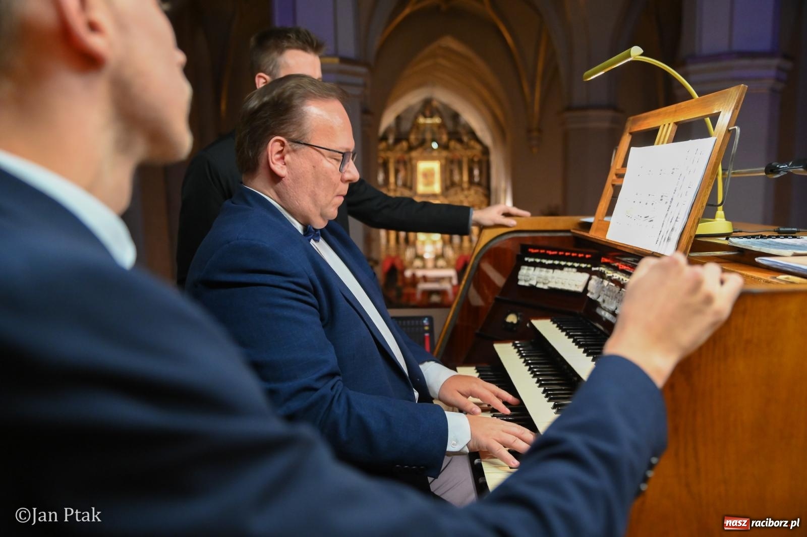 Zdjęcie w galerii na portalu naszraciborz.pl: Organy i tenor zabrzmiały w raciborskiej farze. Koncert Arkadiusza Popławskiego i Tomasza Jedza wiadomości z regionu