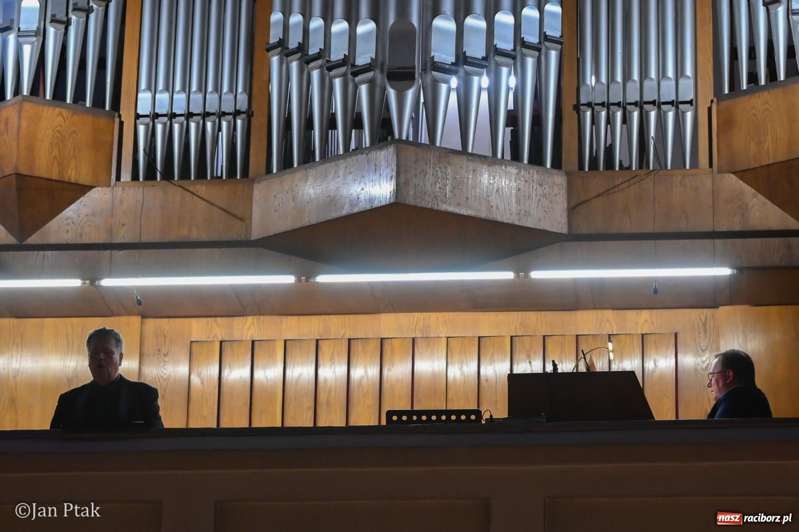 Zdjęcie w galerii na portalu naszraciborz.pl: Organy i tenor zabrzmiały w raciborskiej farze. Koncert Arkadiusza Popławskiego i Tomasza Jedza wiadomości z regionu