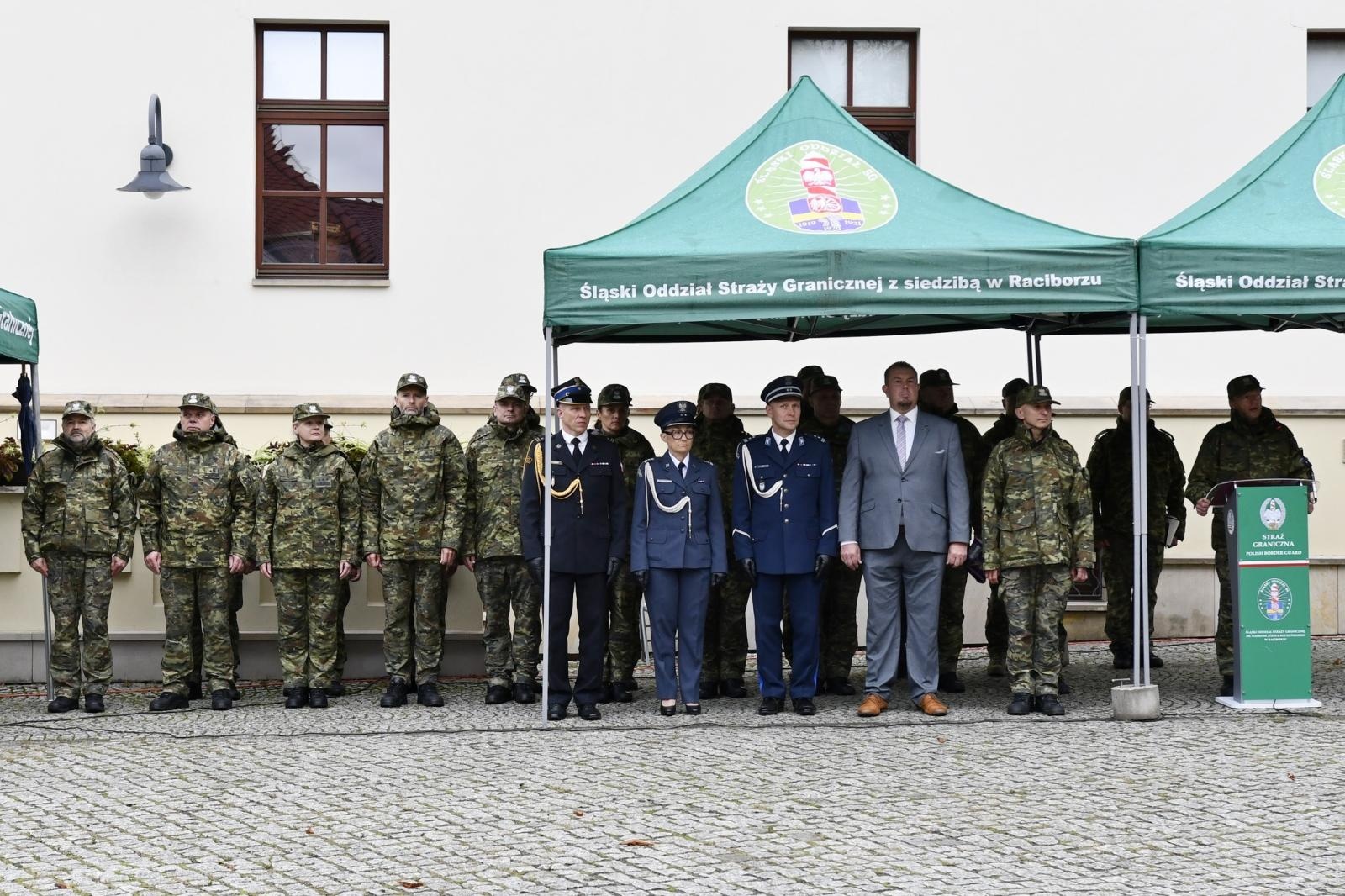 Zdjęcie w galerii na portalu naszraciborz.pl: Śląscy pogranicznicy ślubowali na Zamku Piastowskim wiadomości z regionu