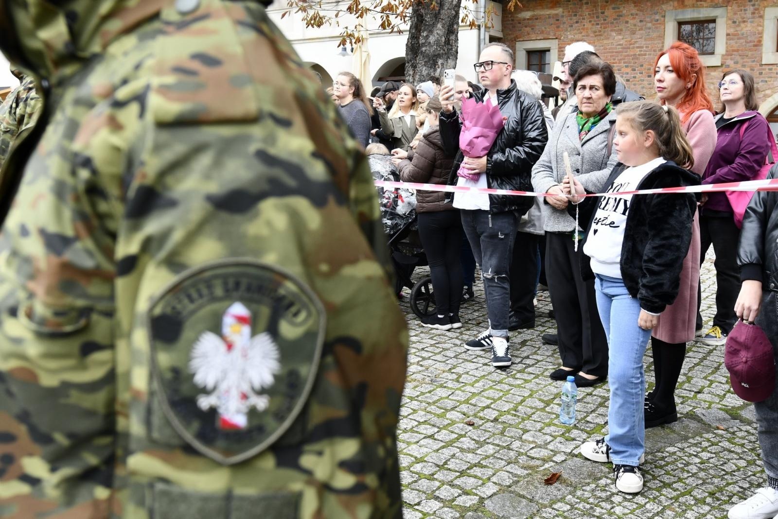 Zdjęcie w galerii na portalu naszraciborz.pl: Śląscy pogranicznicy ślubowali na Zamku Piastowskim wiadomości z regionu
