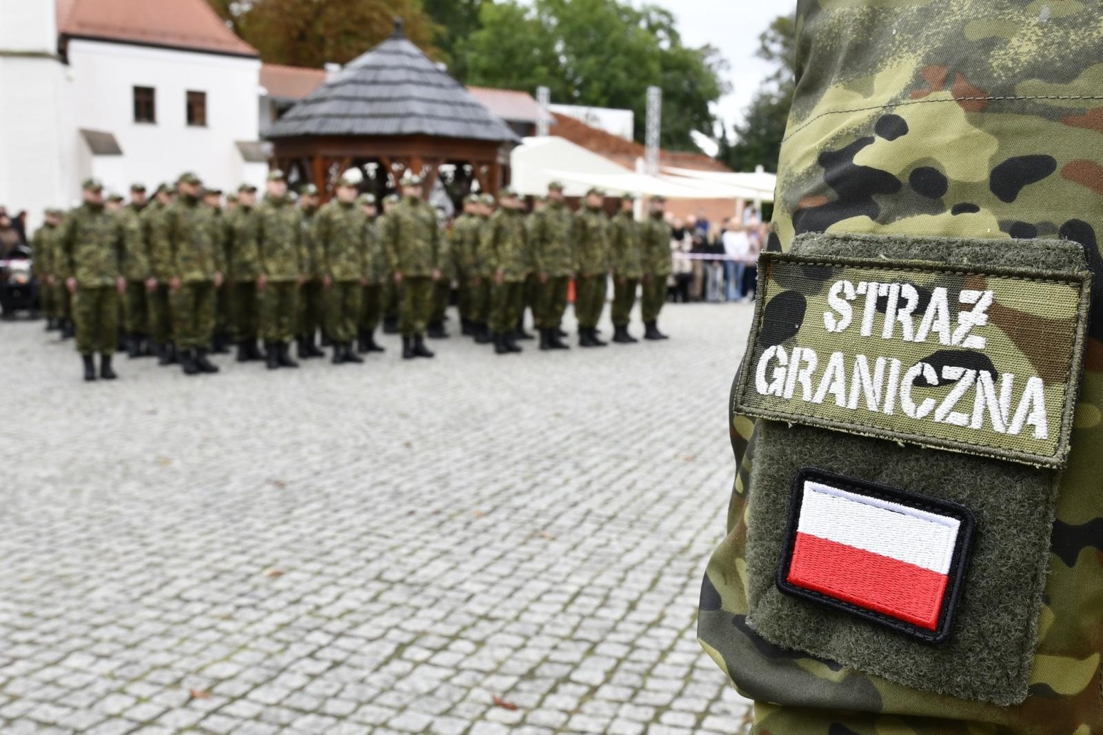 Zdjęcie w galerii na portalu naszraciborz.pl: Śląscy pogranicznicy ślubowali na Zamku Piastowskim wiadomości z regionu