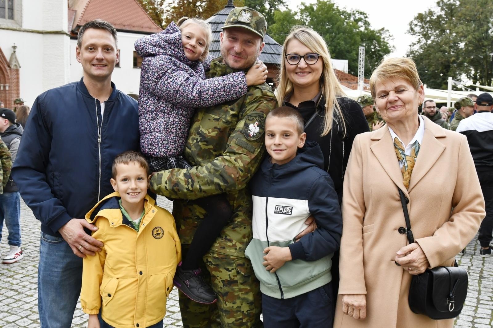 Zdjęcie w galerii na portalu naszraciborz.pl: Śląscy pogranicznicy ślubowali na Zamku Piastowskim wiadomości z regionu