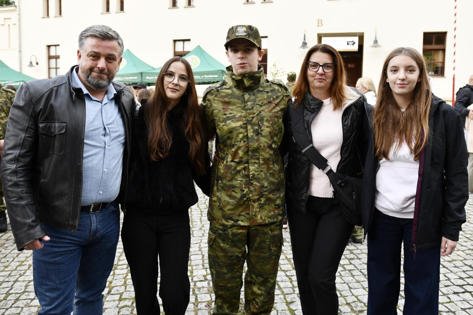 Zdjęcie w galerii na portalu naszraciborz.pl: Śląscy pogranicznicy ślubowali na Zamku Piastowskim wiadomości z regionu