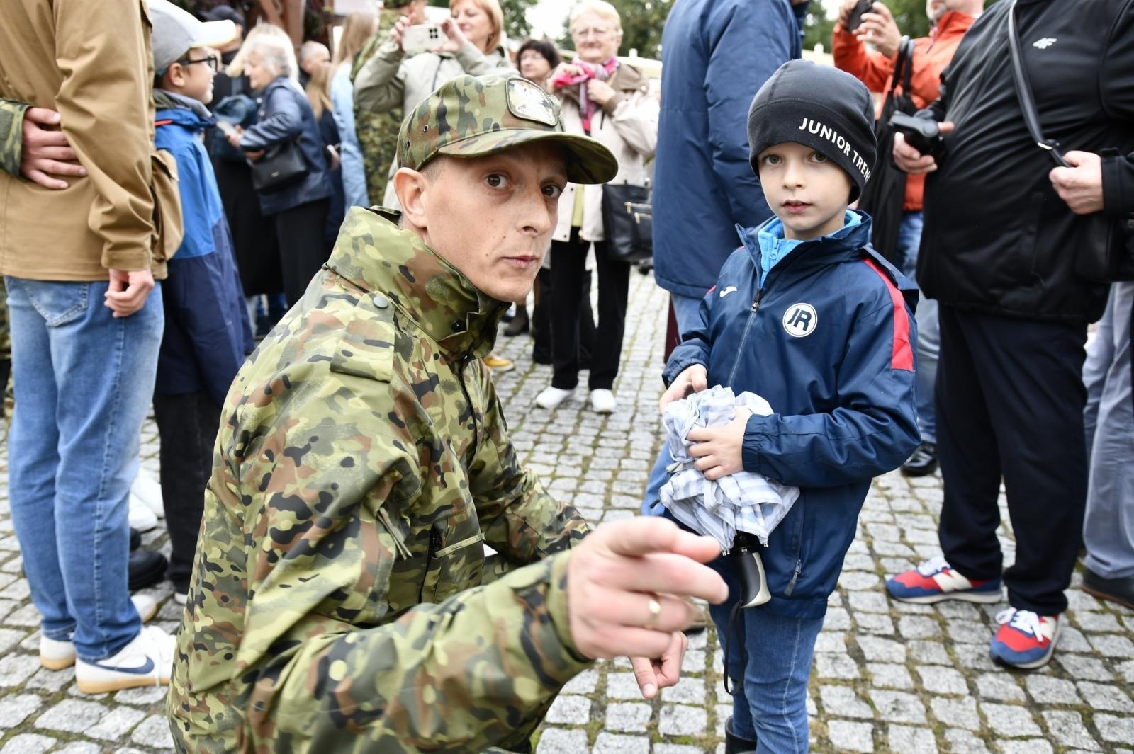 Zdjęcie w galerii na portalu naszraciborz.pl: Śląscy pogranicznicy ślubowali na Zamku Piastowskim wiadomości z regionu