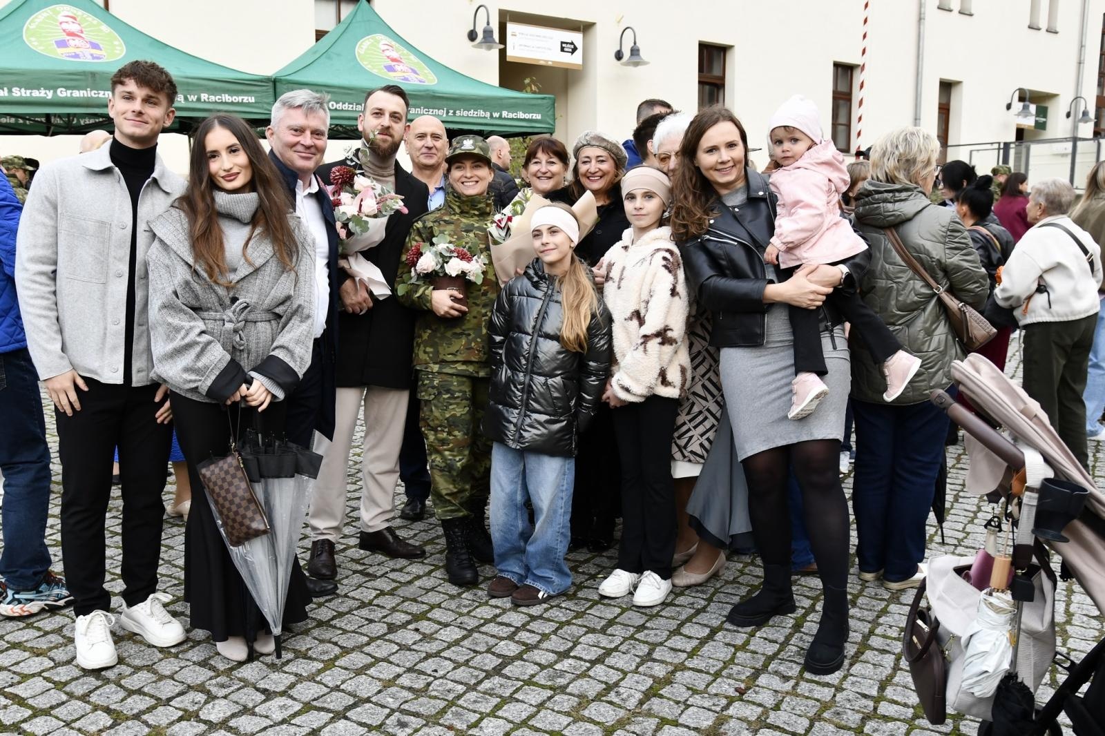 Zdjęcie w galerii na portalu naszraciborz.pl: Śląscy pogranicznicy ślubowali na Zamku Piastowskim wiadomości z regionu