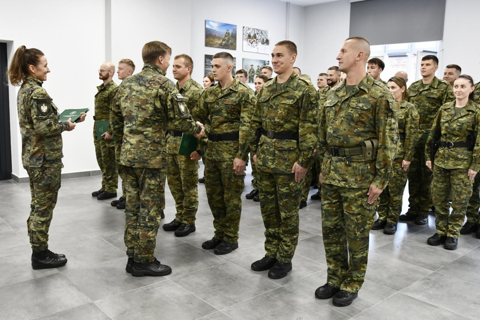 Zdjęcie w galerii na portalu naszraciborz.pl: Śląscy pogranicznicy ślubowali na Zamku Piastowskim wiadomości z regionu