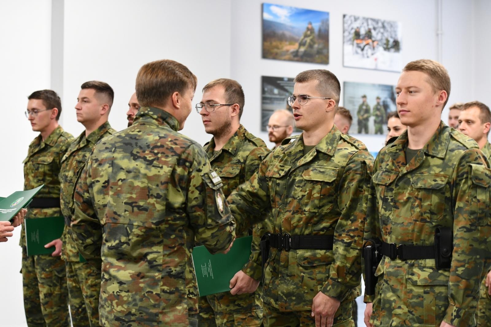 Zdjęcie w galerii na portalu naszraciborz.pl: Śląscy pogranicznicy ślubowali na Zamku Piastowskim wiadomości z regionu