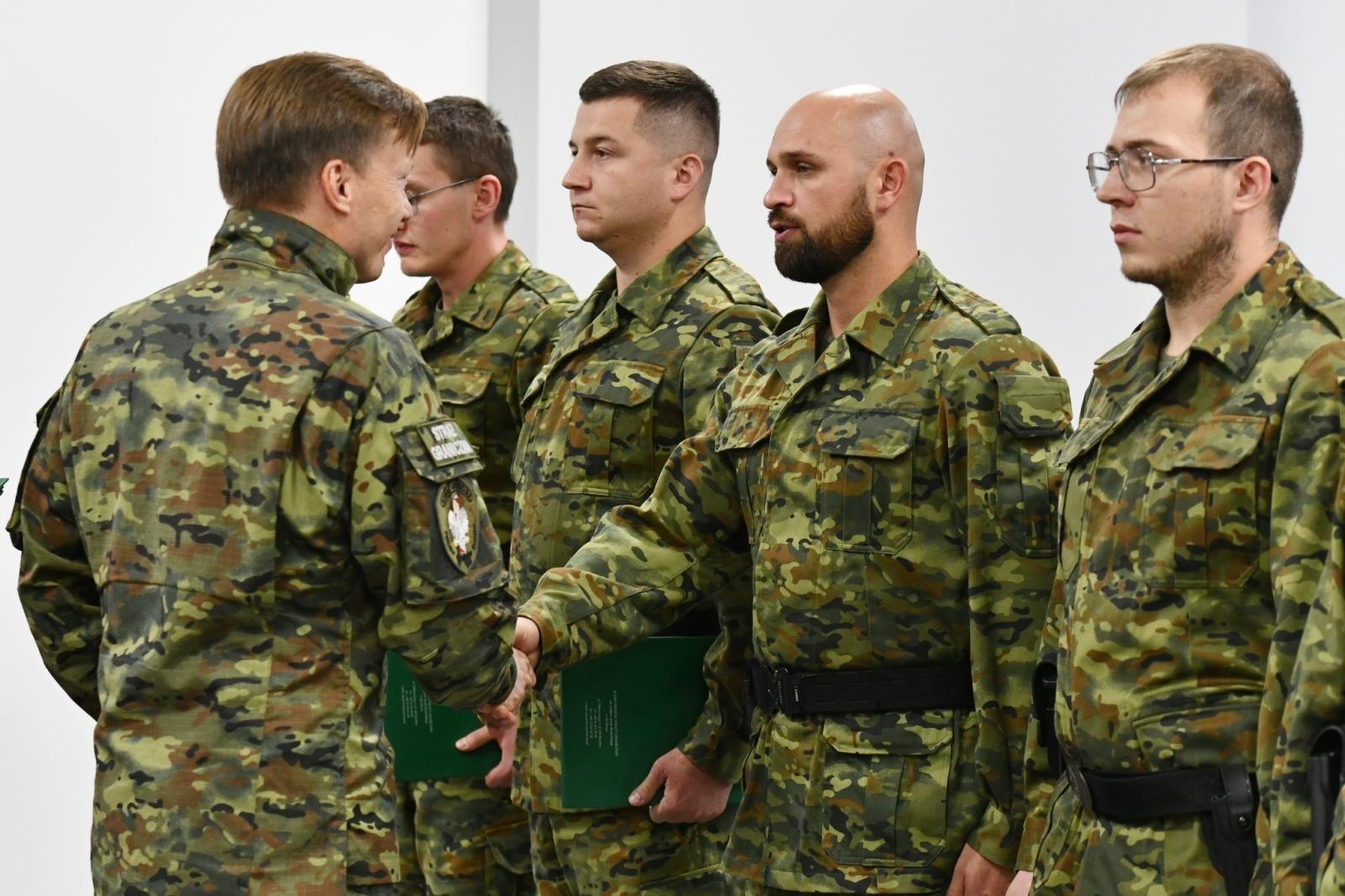 Zdjęcie w galerii na portalu naszraciborz.pl: Śląscy pogranicznicy ślubowali na Zamku Piastowskim wiadomości z regionu