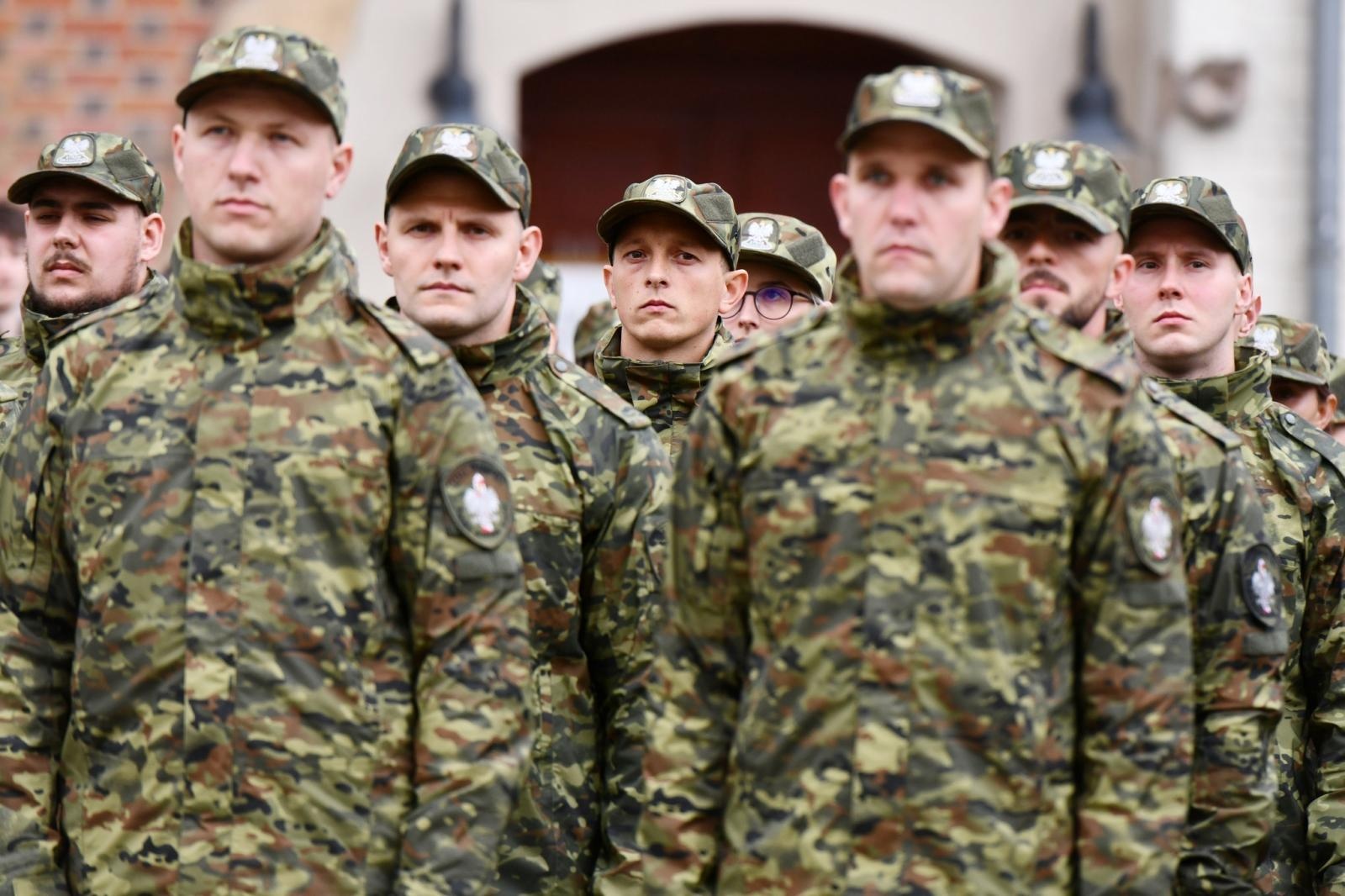 Zdjęcie w galerii na portalu naszraciborz.pl: Śląscy pogranicznicy ślubowali na Zamku Piastowskim wiadomości z regionu