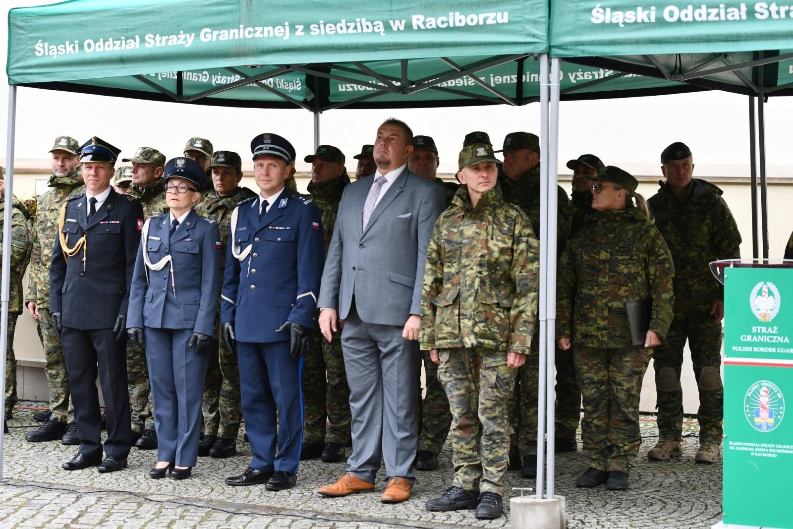 Zdjęcie w galerii na portalu naszraciborz.pl: Śląscy pogranicznicy ślubowali na Zamku Piastowskim wiadomości z regionu